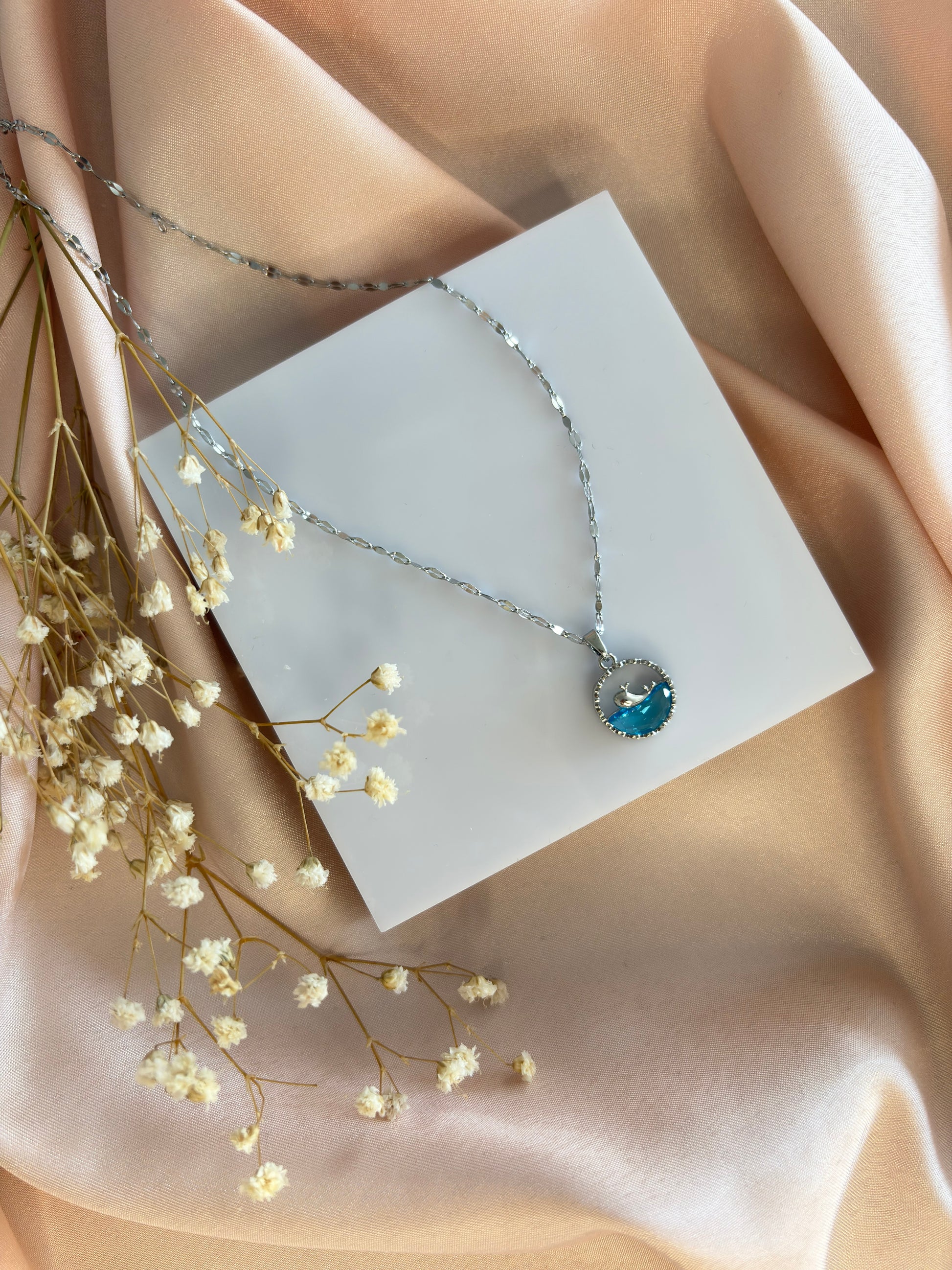 🐬 Delphora – Minimal Kolye