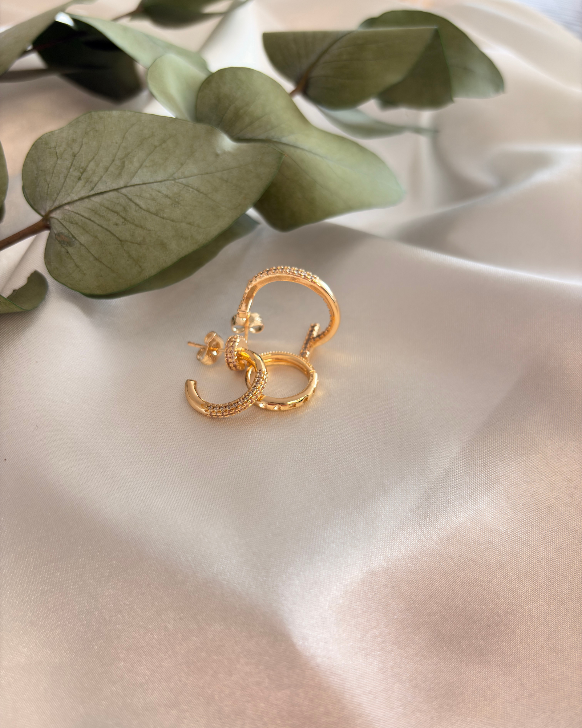 ✨ Gold Taşlı 3’lü Küpe Seti