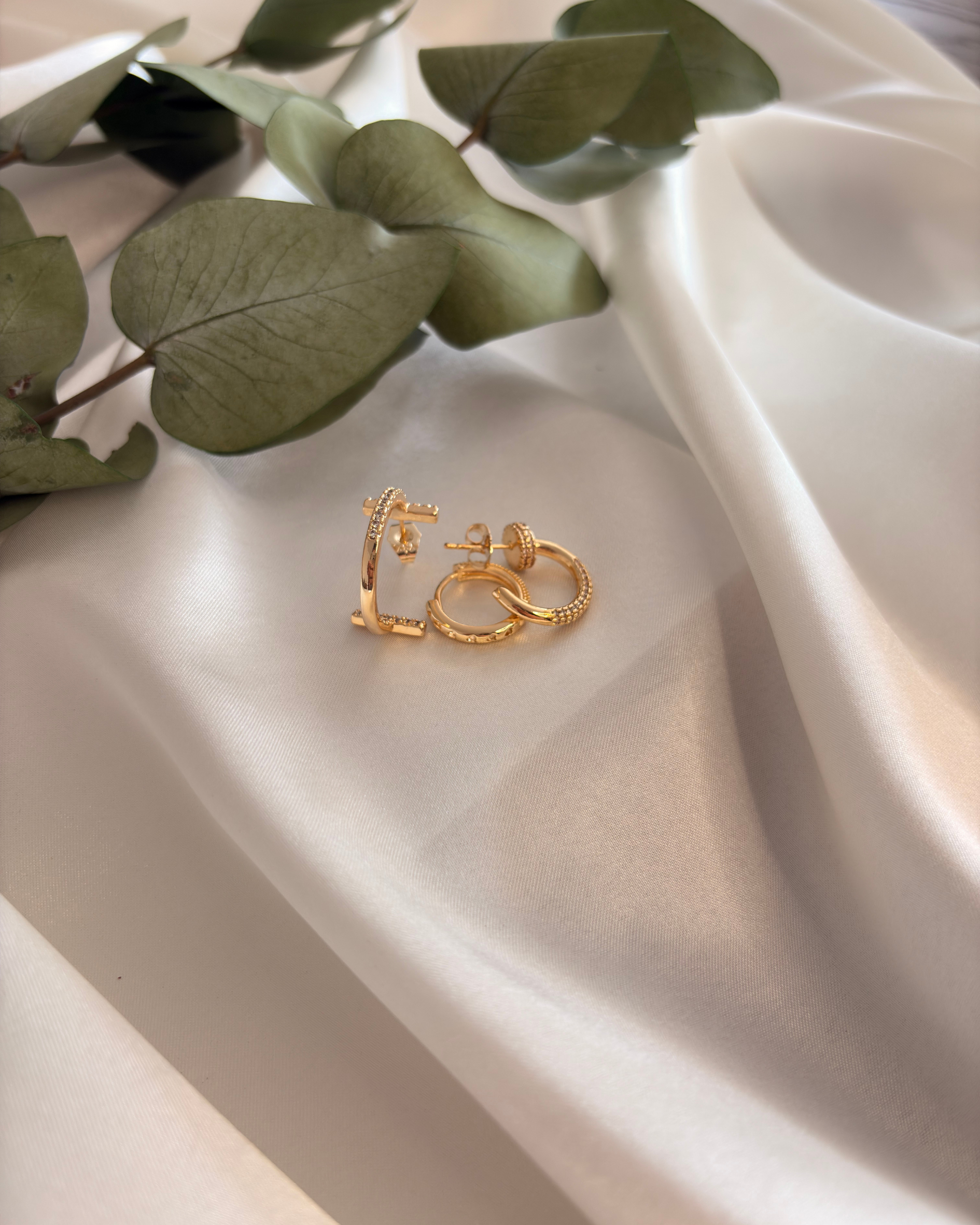 ✨ Gold Taşlı 3’lü Küpe Seti