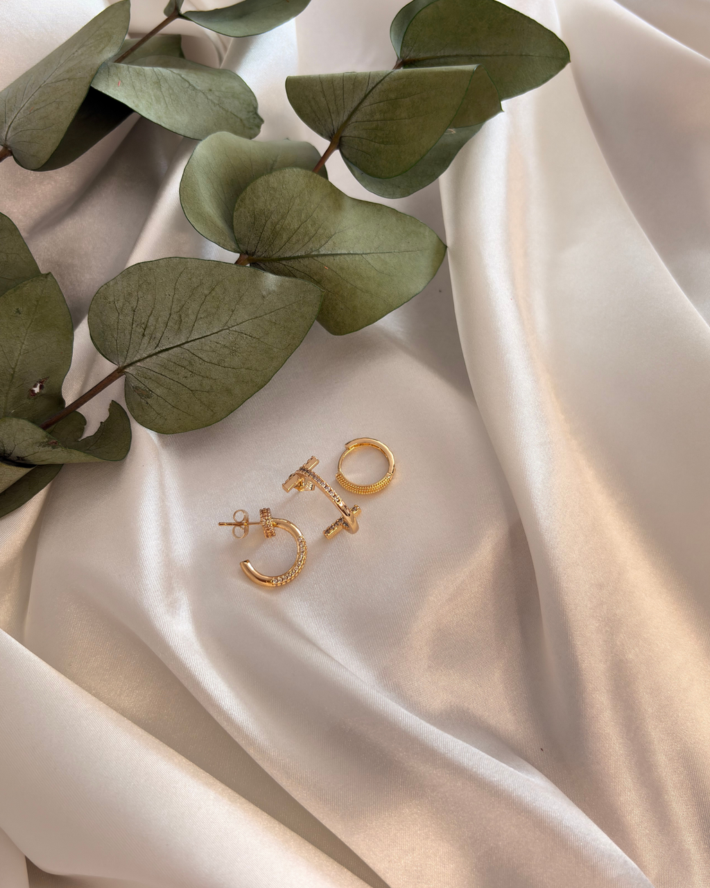 ✨ Gold Taşlı 3’lü Küpe Seti