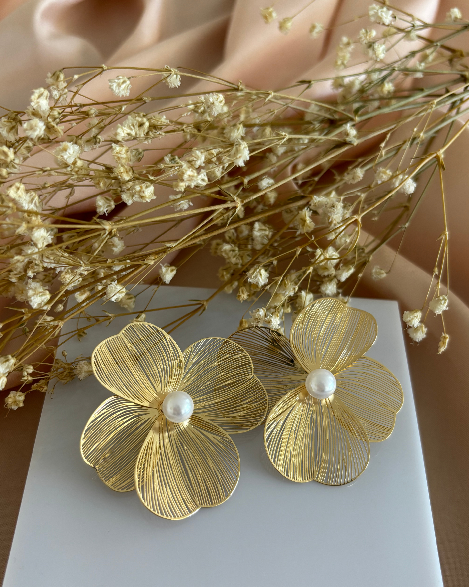 İncili Gold Çiçek Küpe