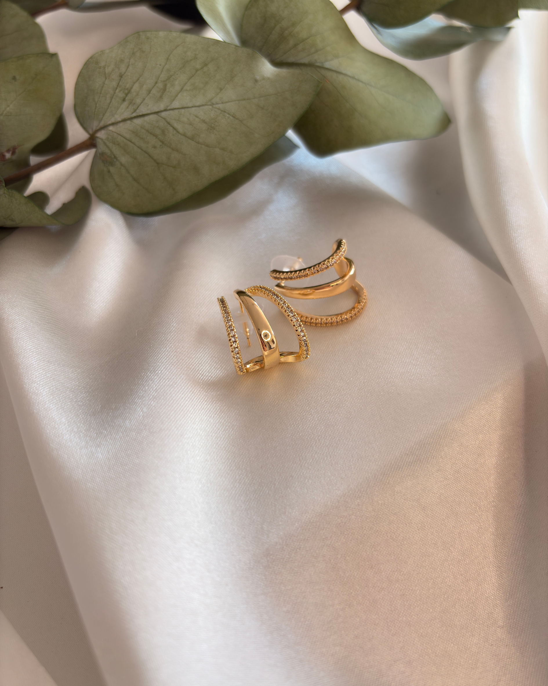 Taş Detaylı Gold Küpe