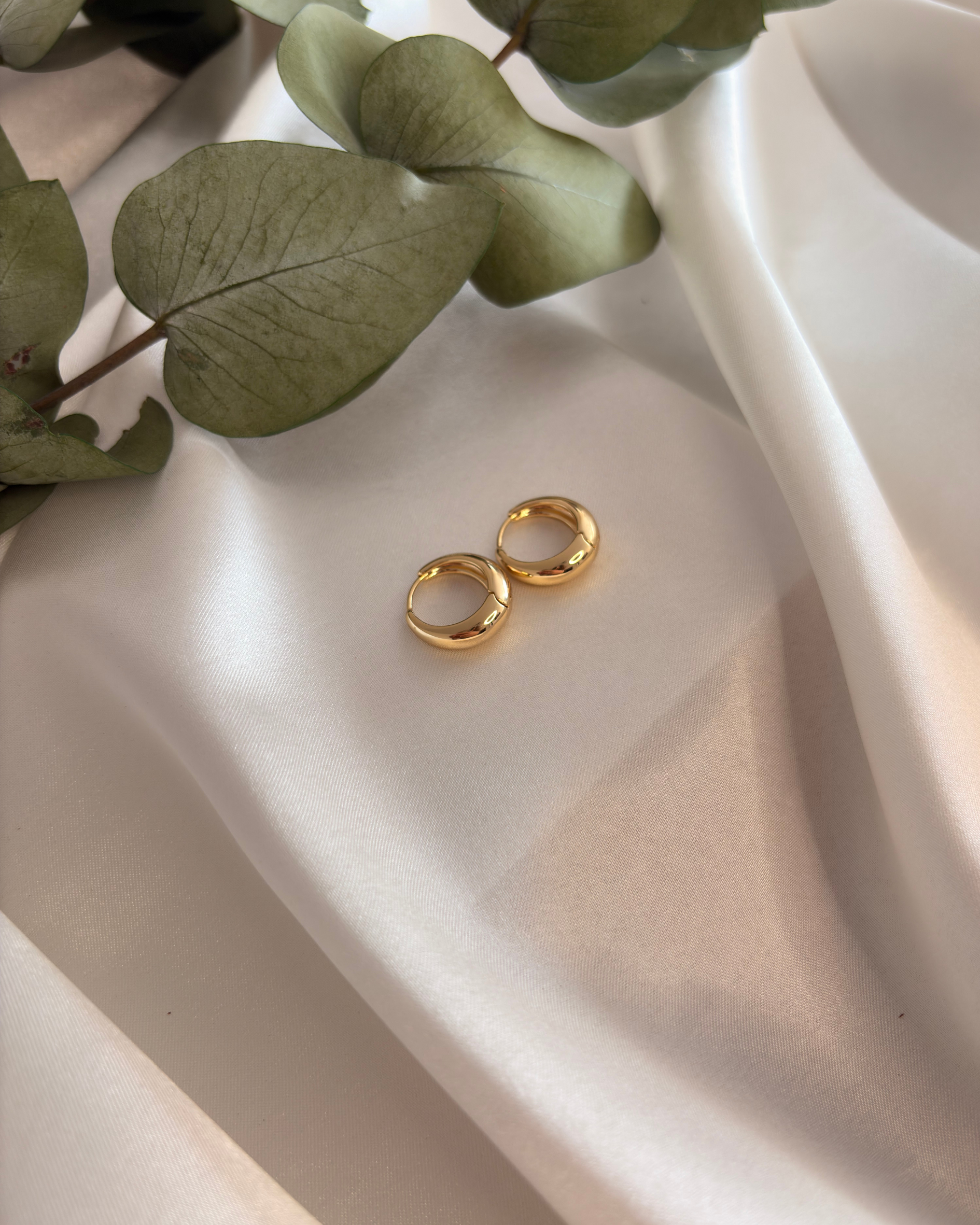 Minimal Gold Halka Küpe